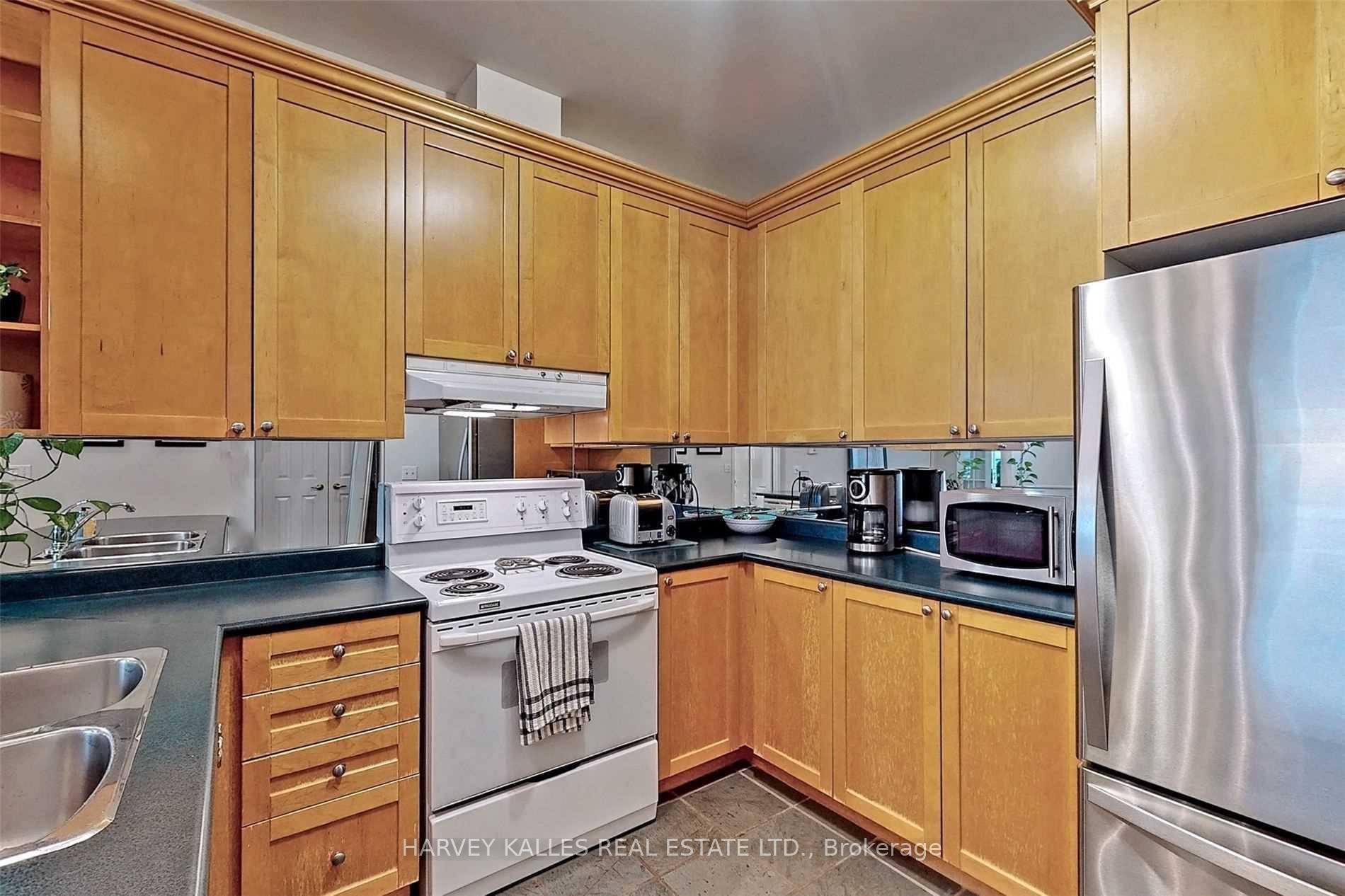 980 Yonge Street 214