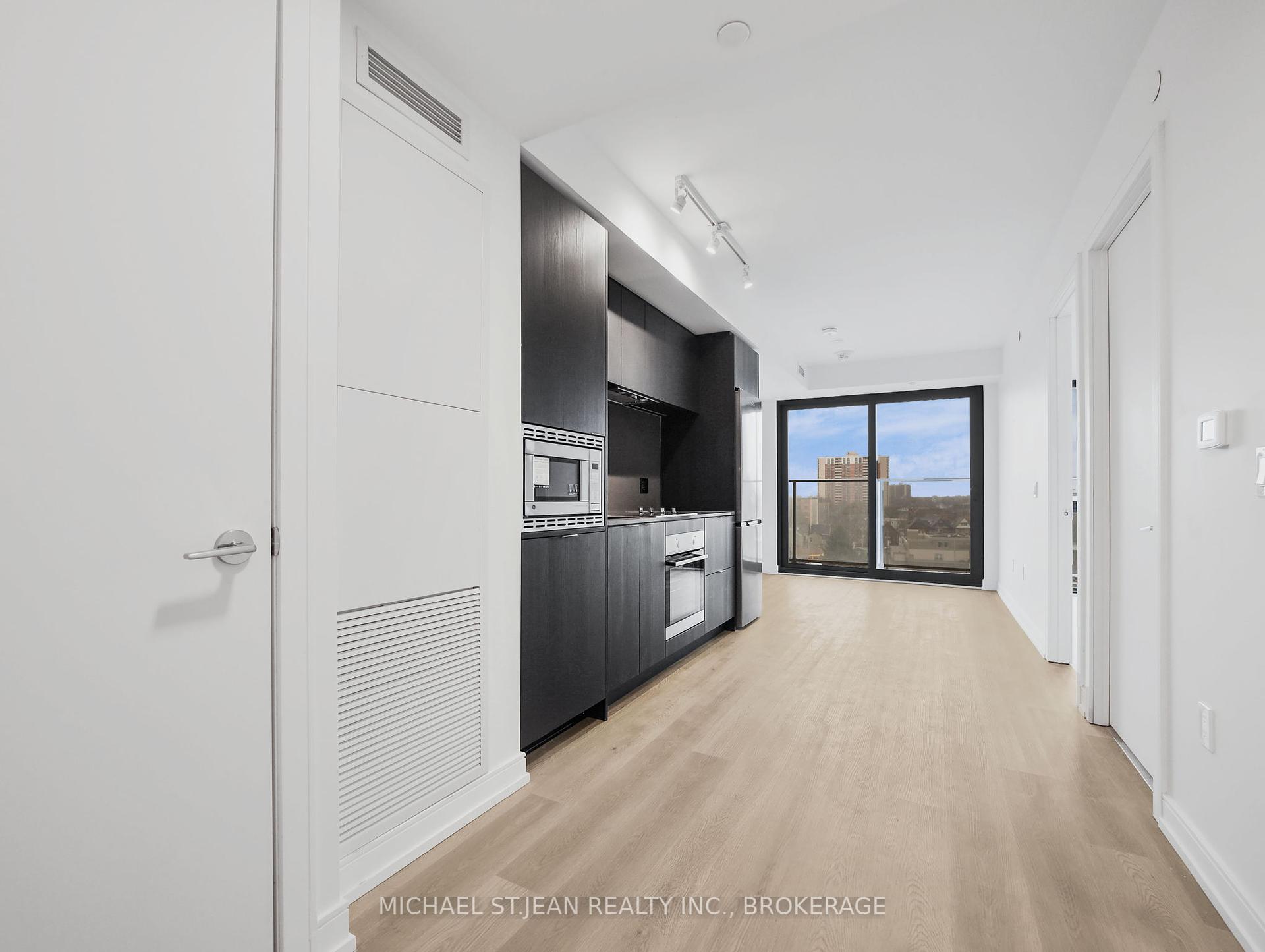 1 Bedroom Condo at 1 Jarvis,  Hamilton For sale