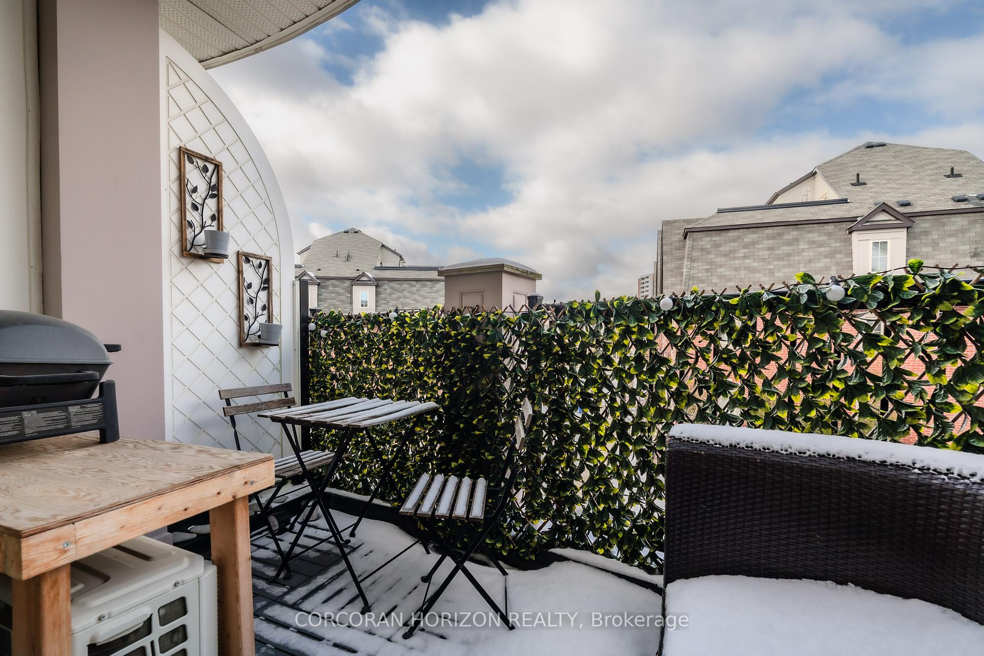 3 Bedrooms Condo at 11 Eaton Park, Toronto For sale
