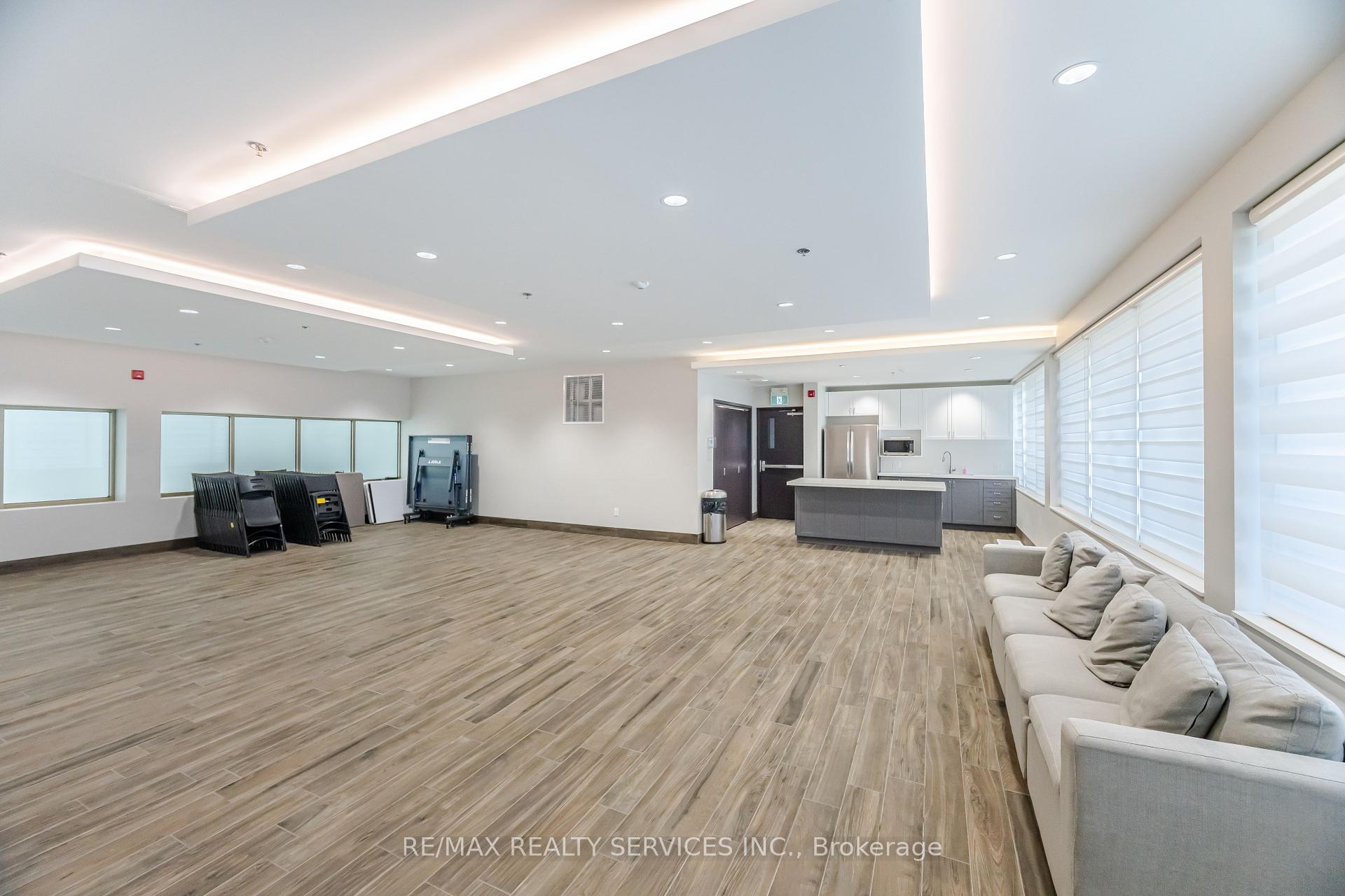2 Bedrooms Condo at 715 Don Mills, Toronto For sale