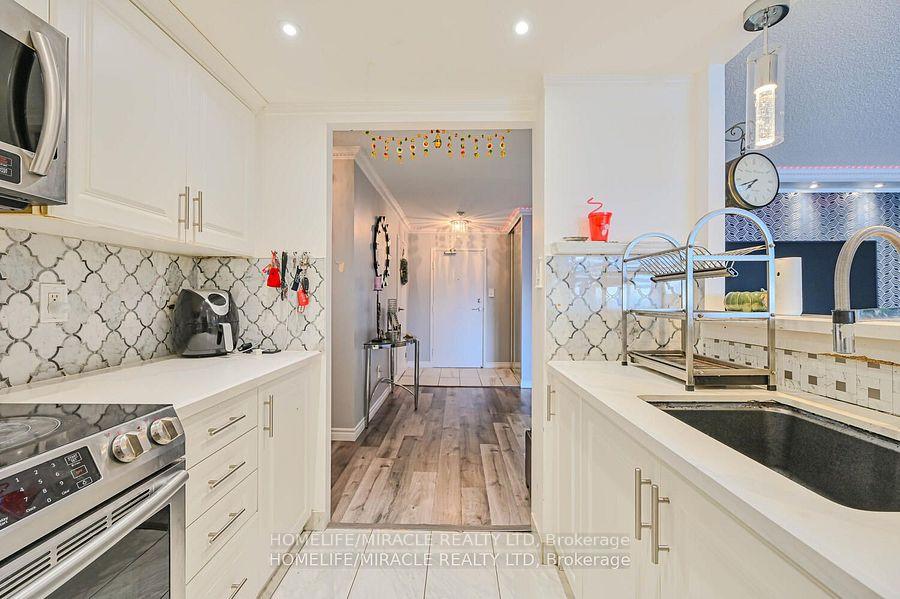 3 Bedrooms Condo at 5 Rowntree, Toronto For sale