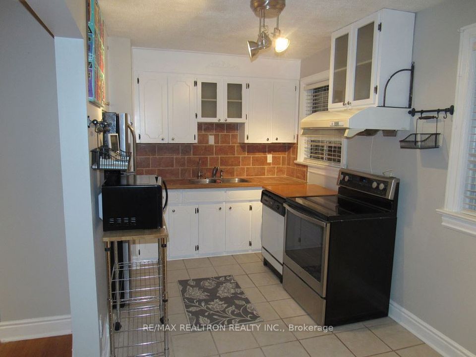 1031 Briarhill Avenue, Toronto, ON M6B 1M6