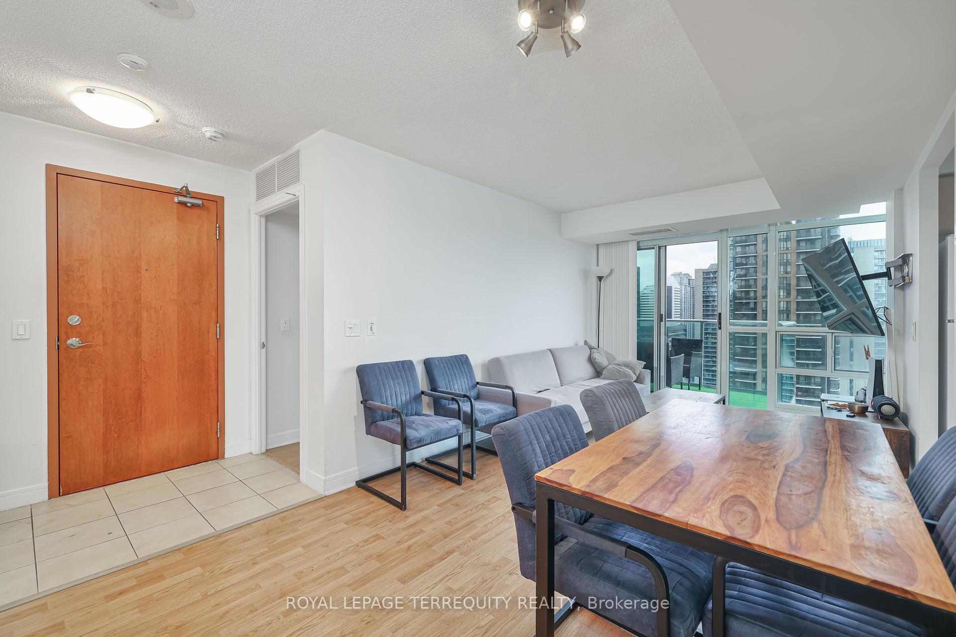 2 Bedrooms Condo at 35 Bales, Toronto For sale