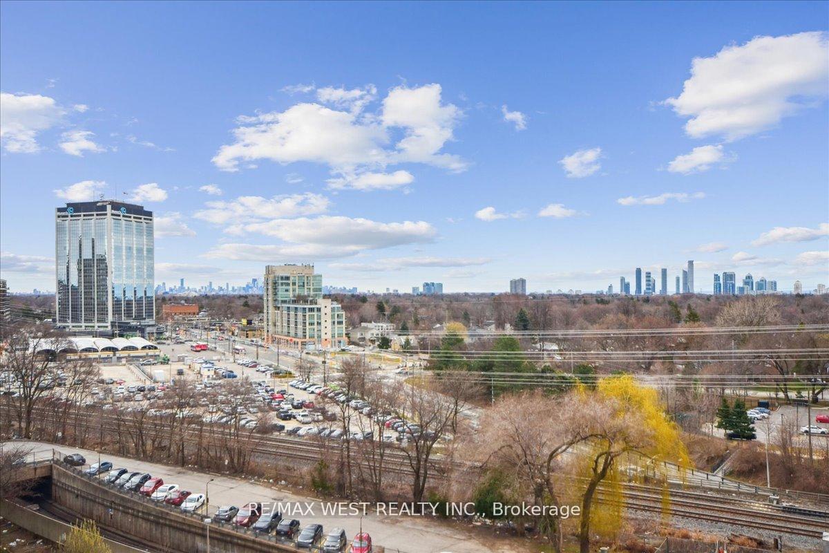 2 Bedrooms Condo at 5 Michael Power, Toronto For sale
