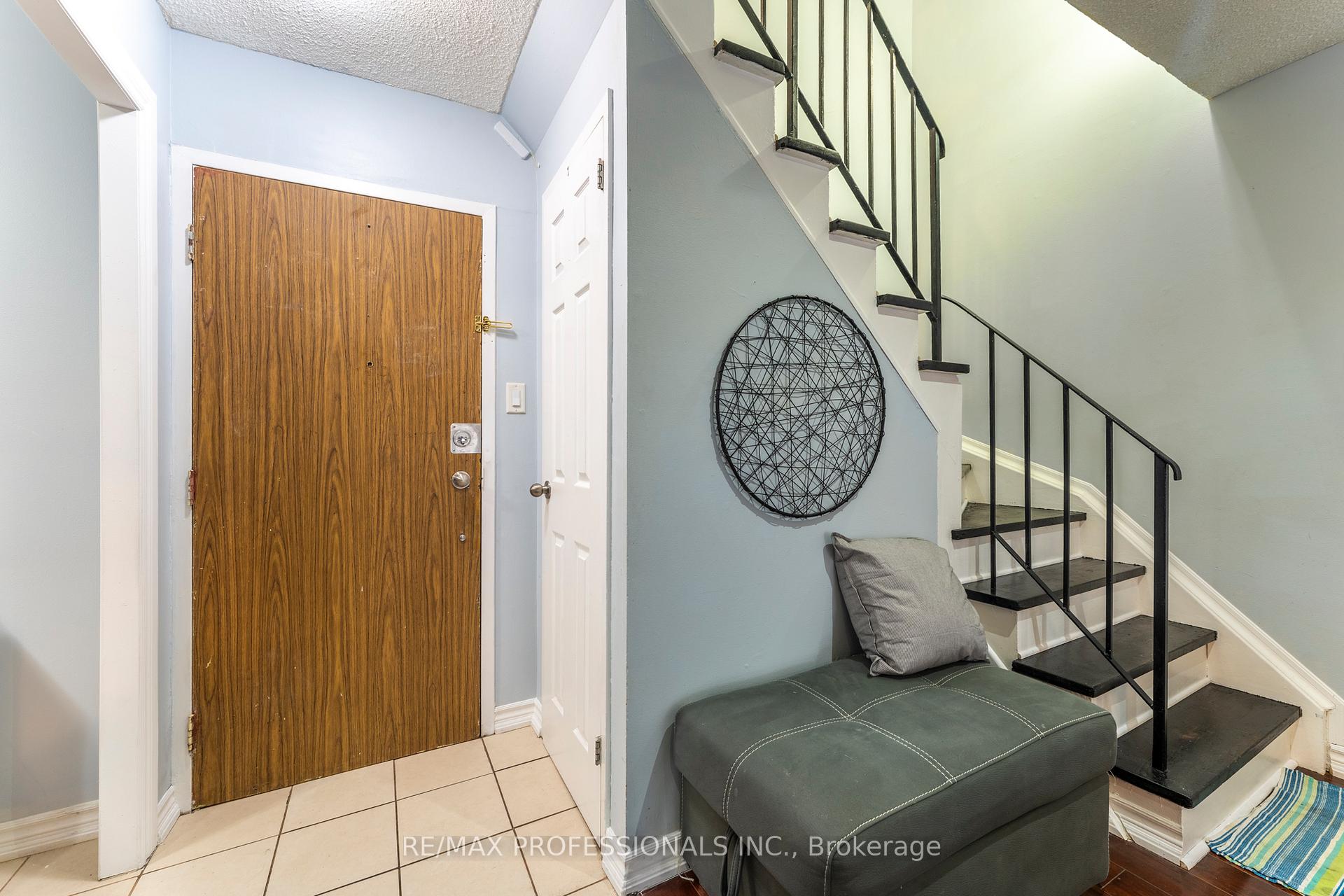 3 Bedrooms Condo at 2095 Roche,  Mississauga For sale