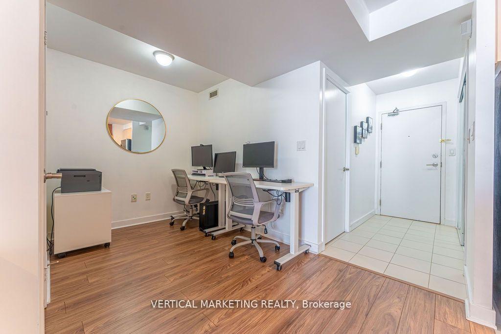 2 Bedrooms Condo at 11 Brunel, Toronto For sale