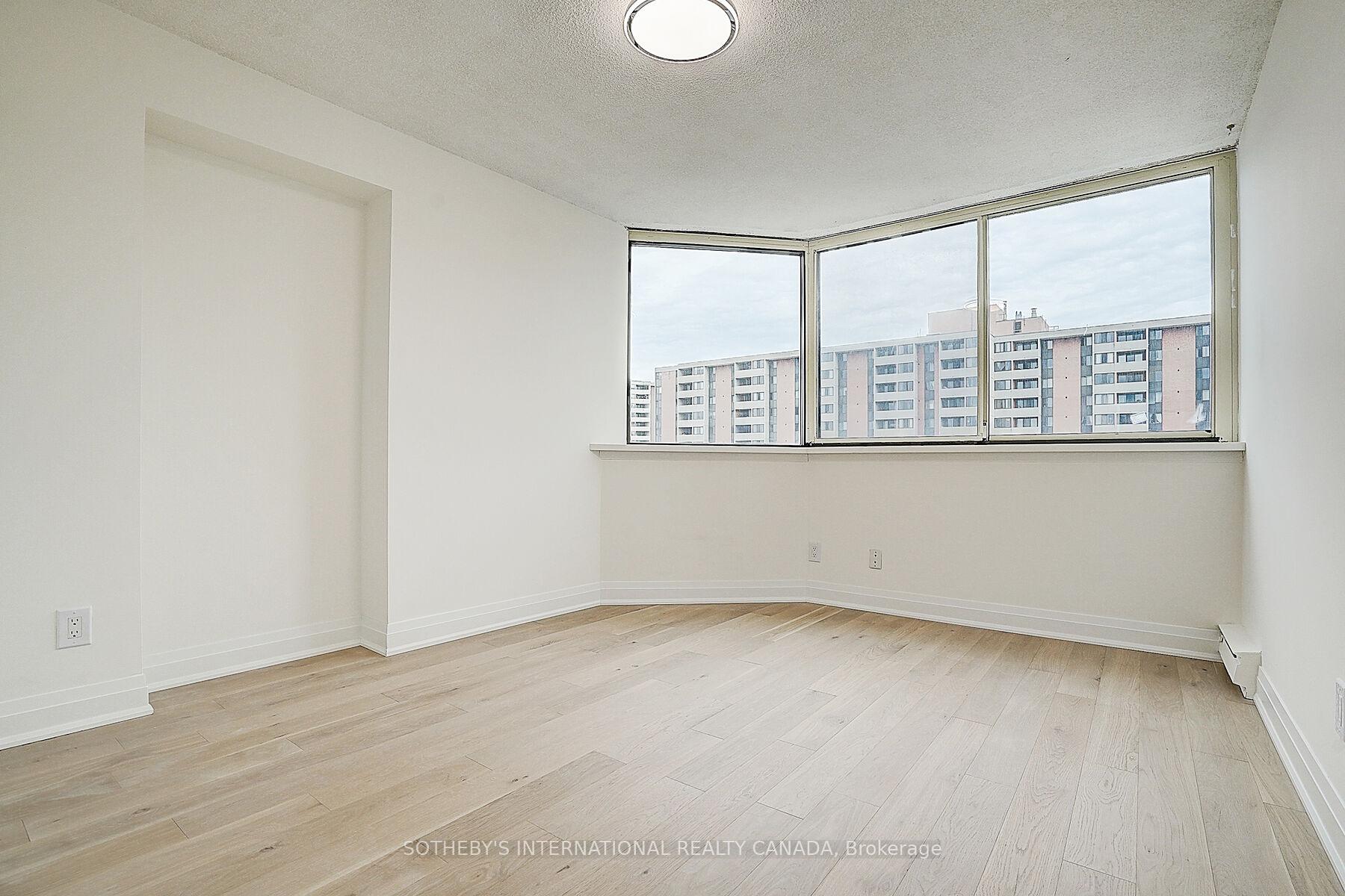 2 Bedrooms Condo at 1240 Marlborough, Oakville For sale