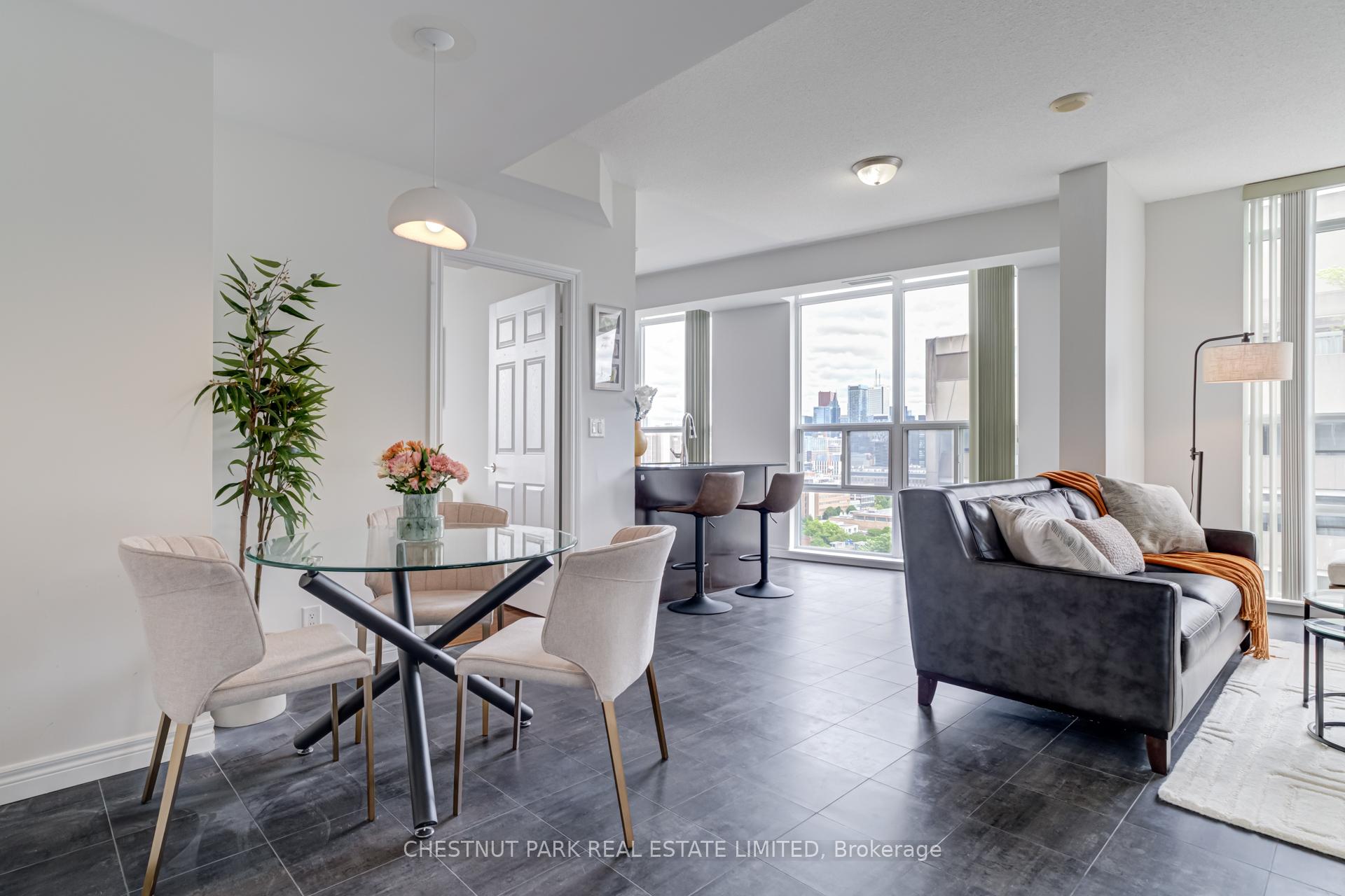 2 Bedrooms Condo at 736 Spadina, Toronto For sale