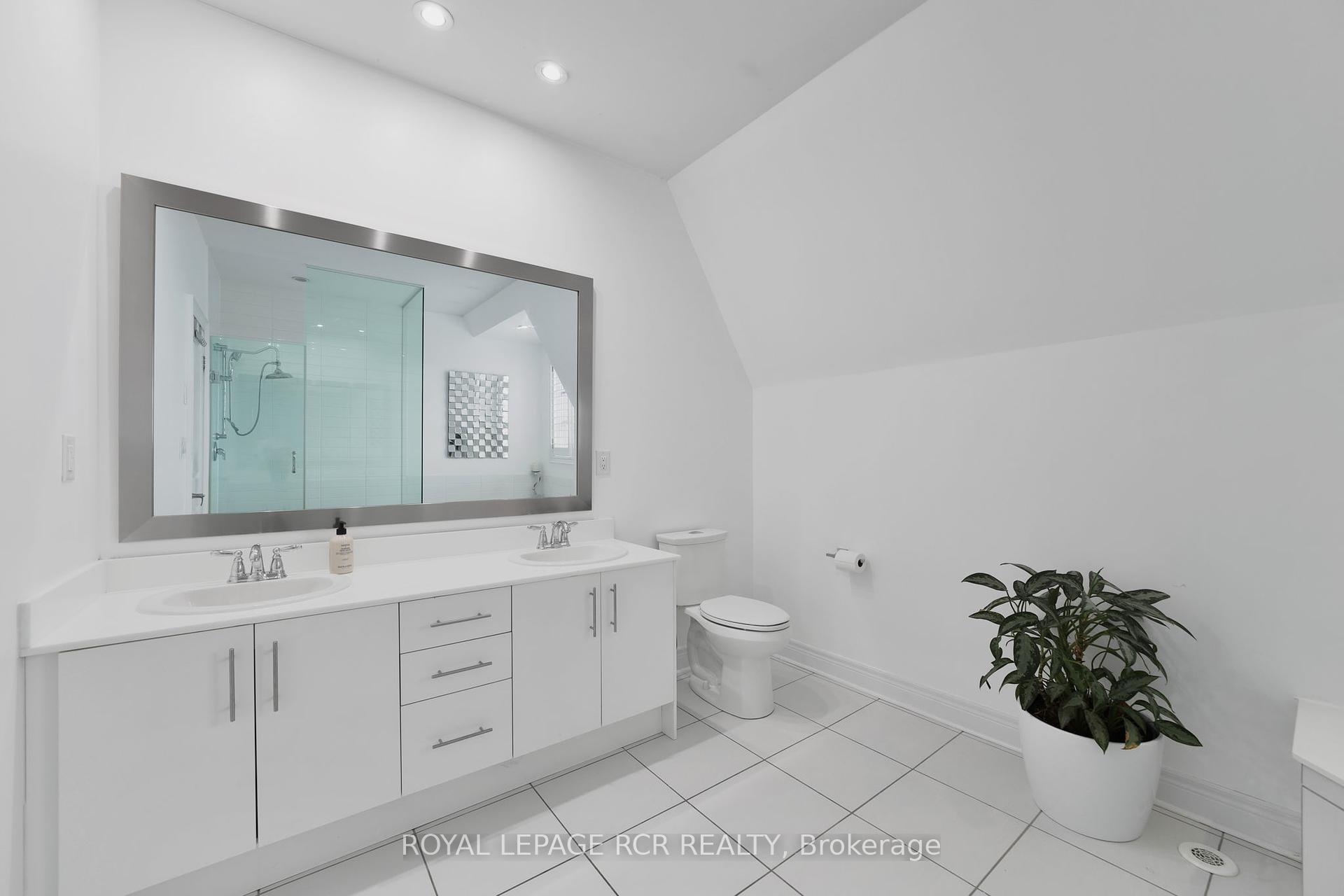 4 Bedrooms Condo at 8343 Kipling, Vaughan For sale