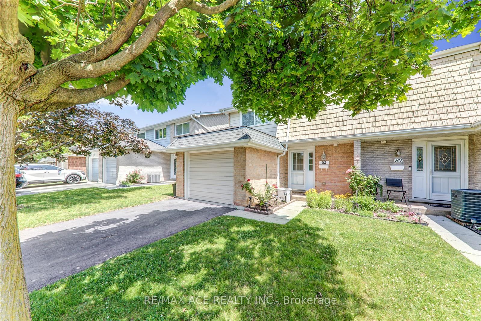 3 Bedrooms Condo at 82 St. Andrews, Hamilton For sale