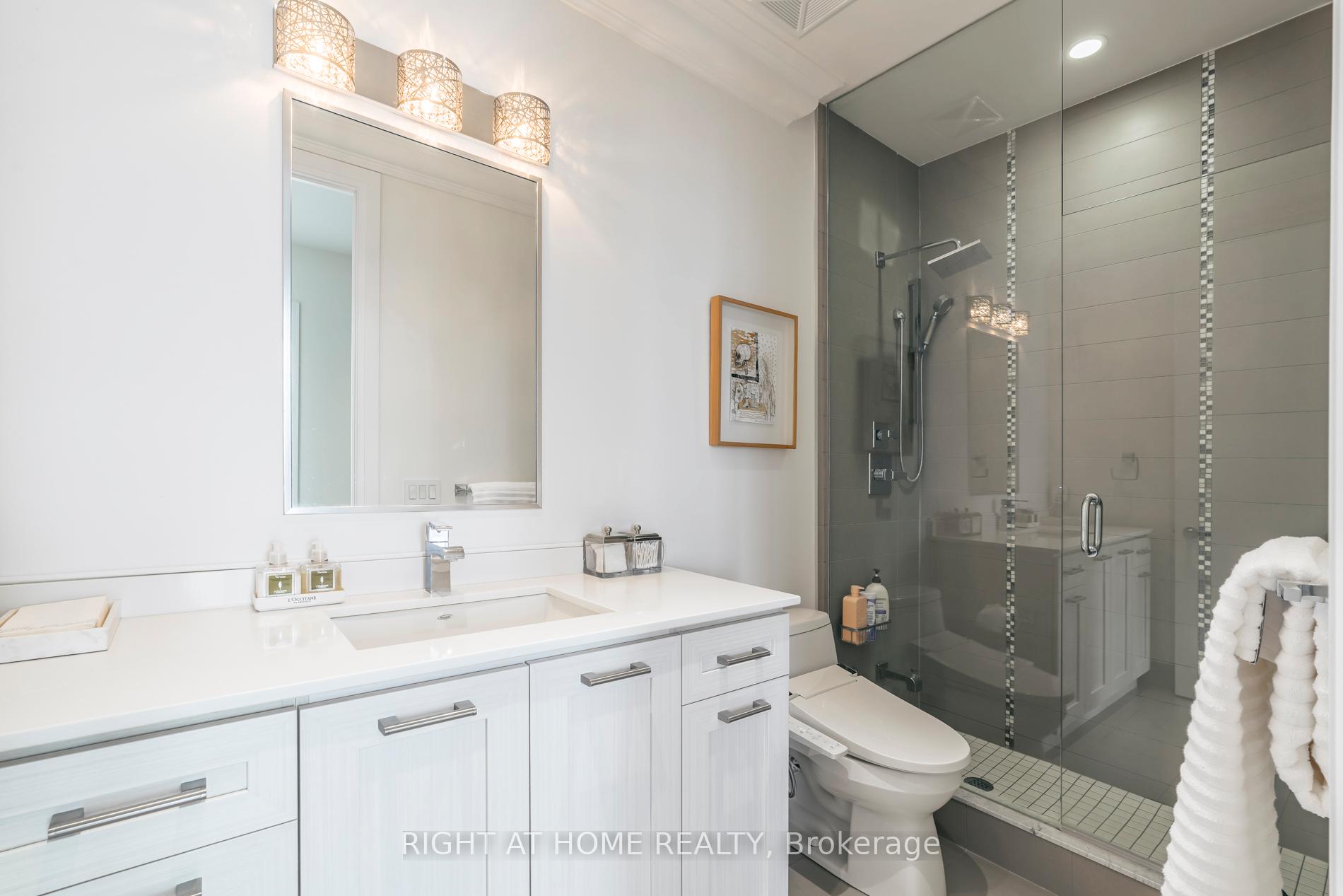 3 Bedrooms Condo at 2470 Prince Michael, Oakville For sale