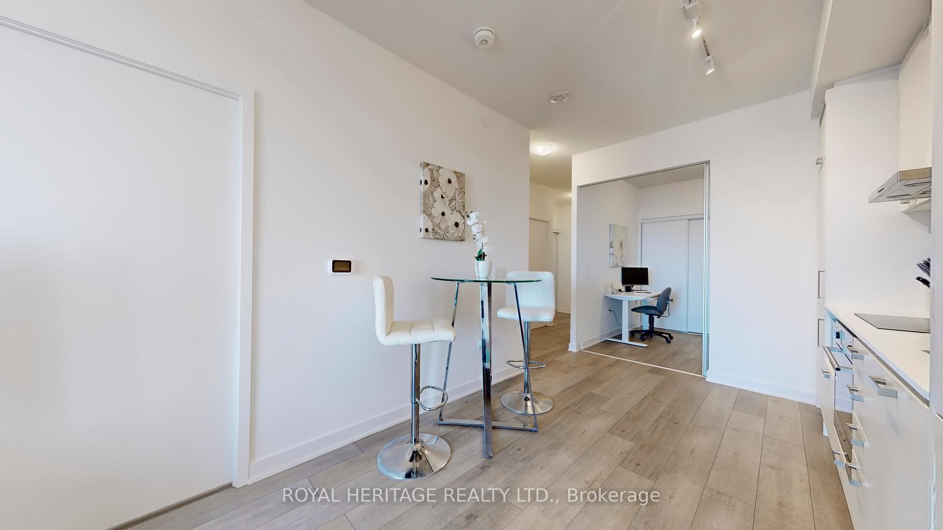 2 Bedrooms Condo at 10 Honeycrisp,  Vaughan For sale