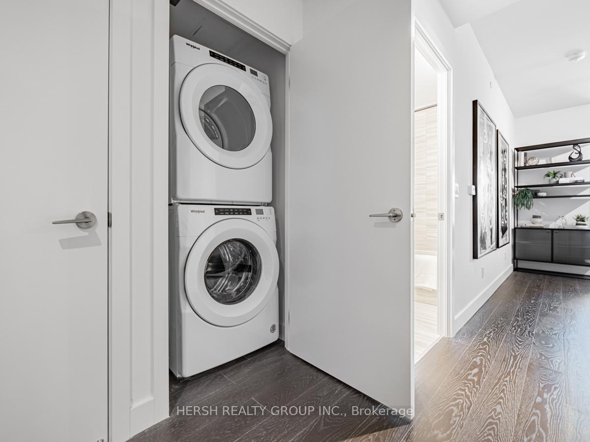 2 Bedrooms Condo at 160 Kingsway,  Toronto For sale