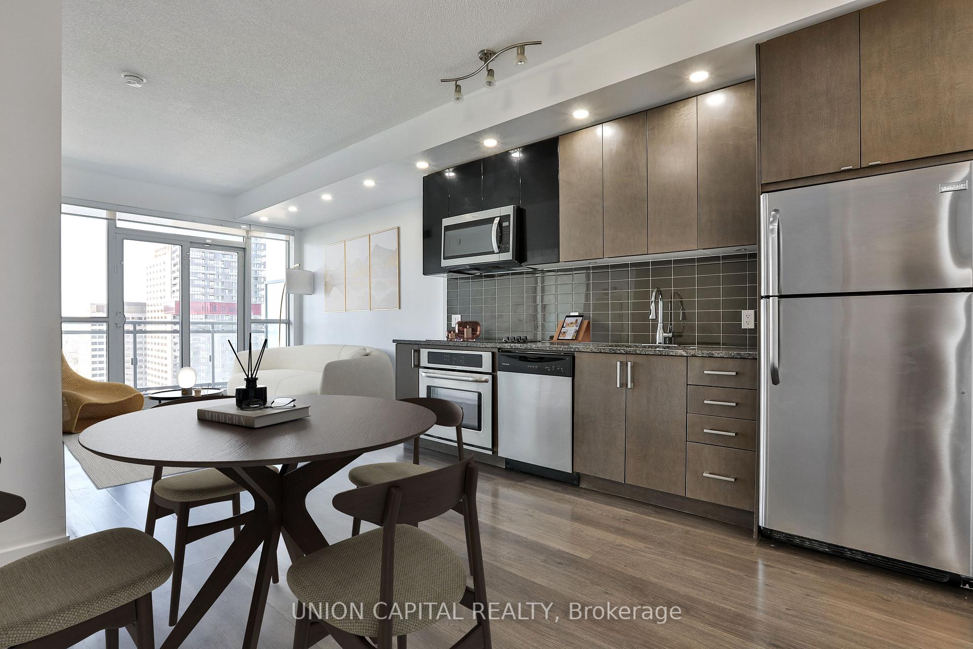 2 Bedrooms Condo at 89 Dunfield, Toronto For sale