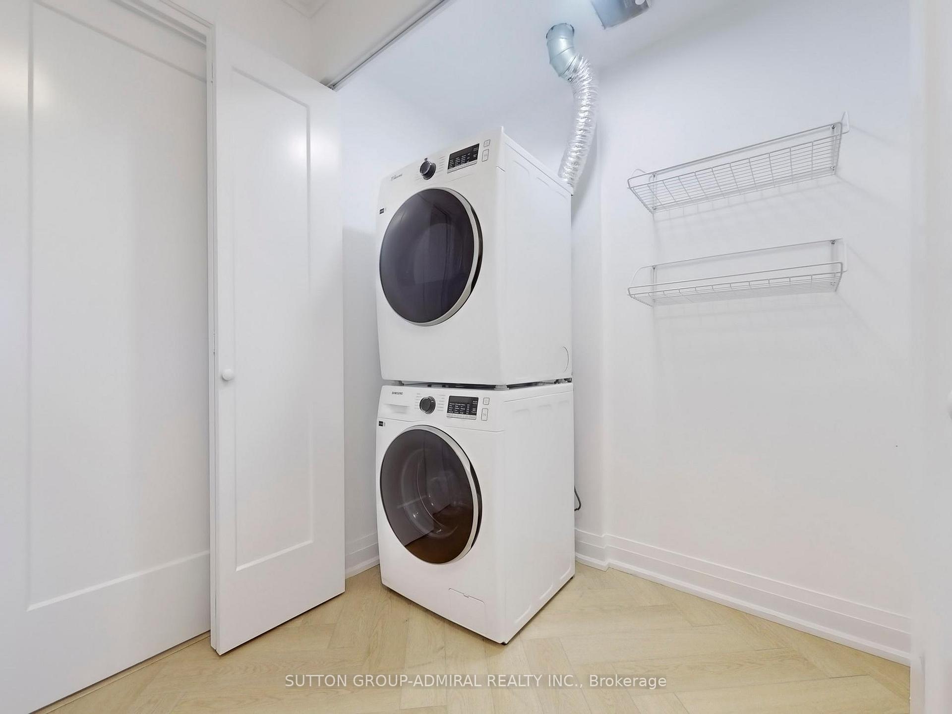 2 Bedrooms Condo at 11 Townsgate,  Vaughan For sale