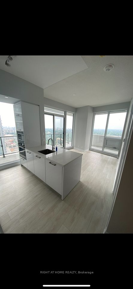 2221 Yonge