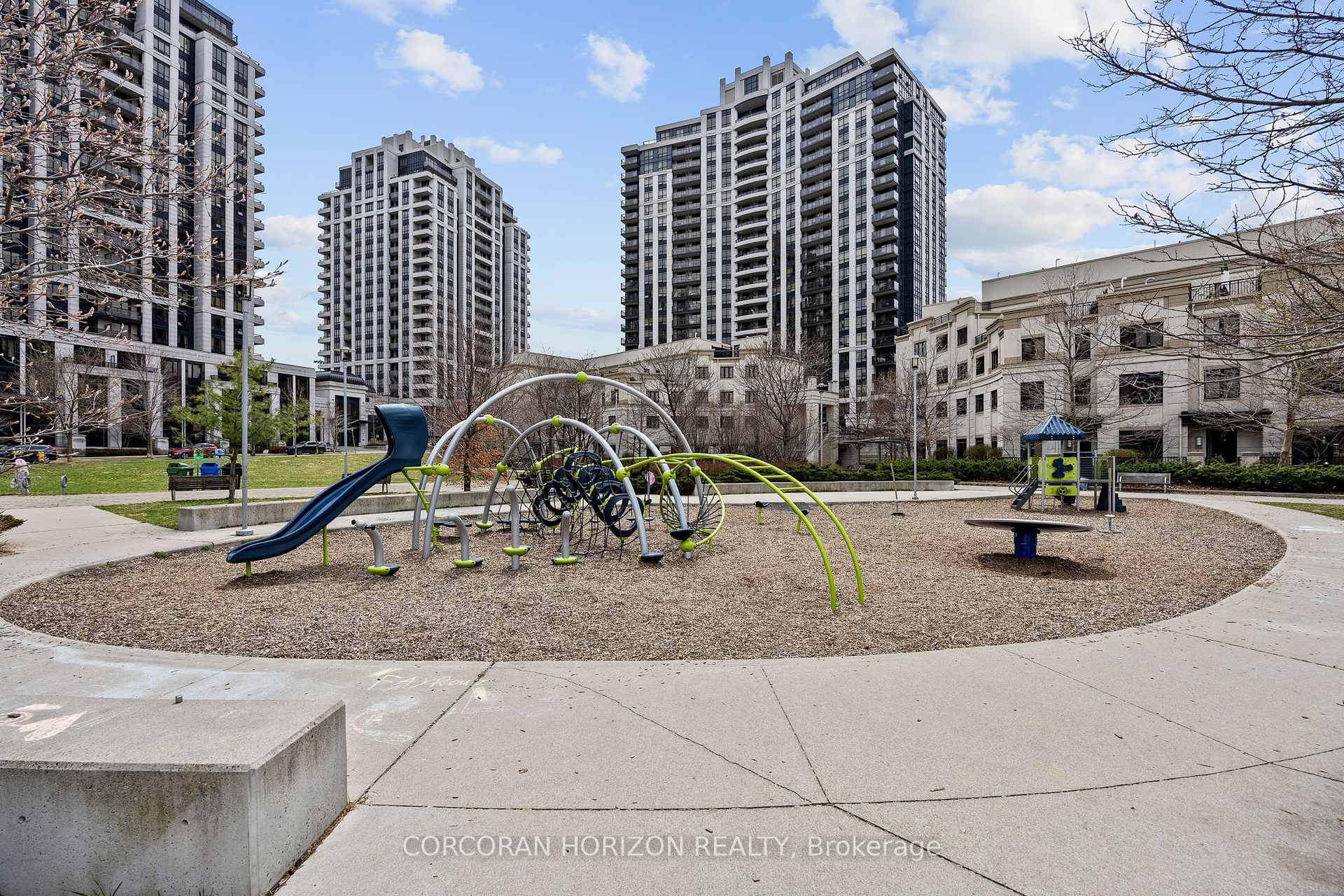 4 Bedrooms Condo at 9 Oakburn, Toronto For sale