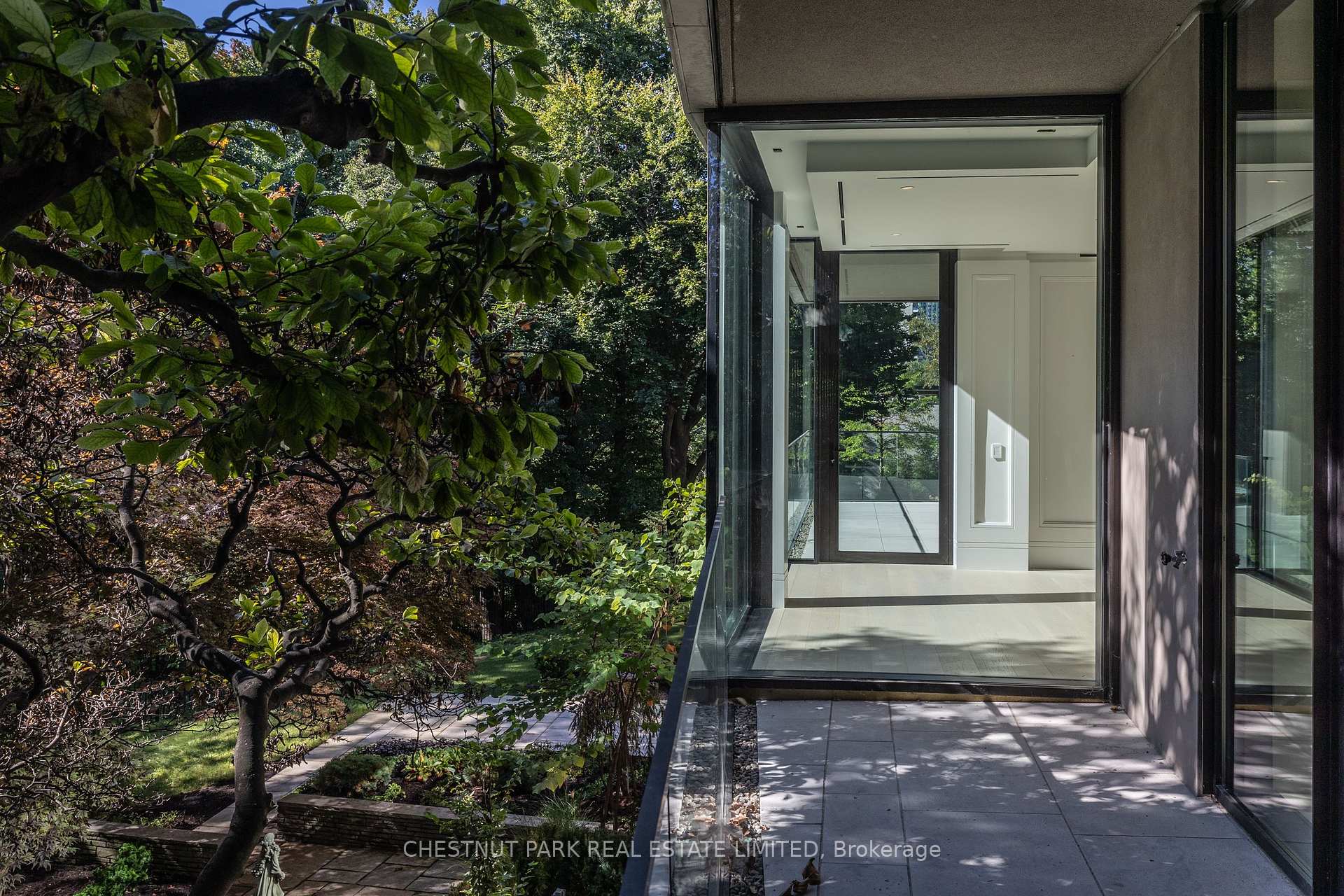 2 Bedrooms Condo at 7 Dale, Toronto For sale