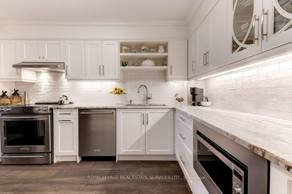 2 Bedrooms Condo at 221 Robinson,  Oakville For sale
