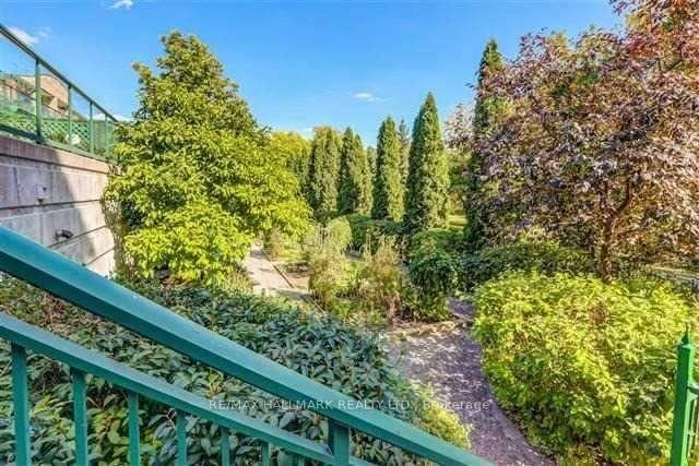 3 Bedrooms Condo at 121 Woodbridge, Vaughan For sale