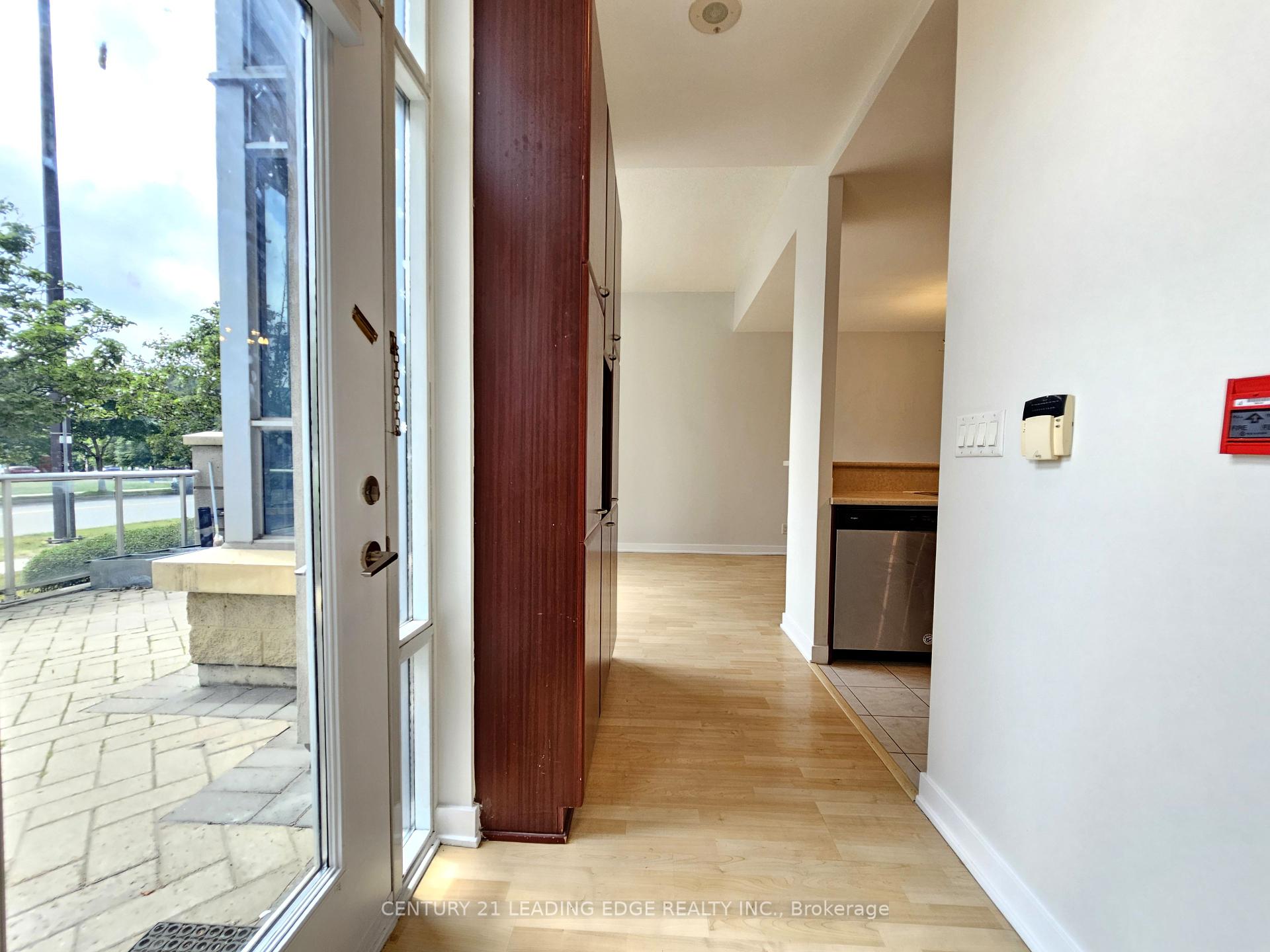 3 Bedrooms Condo at 38 Lee Centre, Toronto For sale