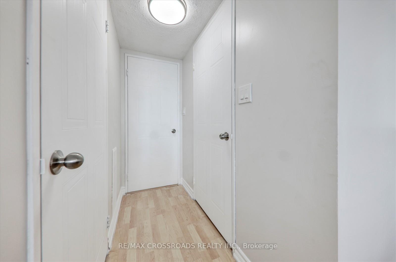 2 Bedrooms Condo at 400 Mclevin, Toronto For sale