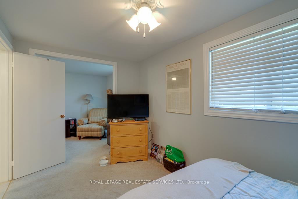4 Bedrooms Condo at 584 Forestwood, Burlington For sale