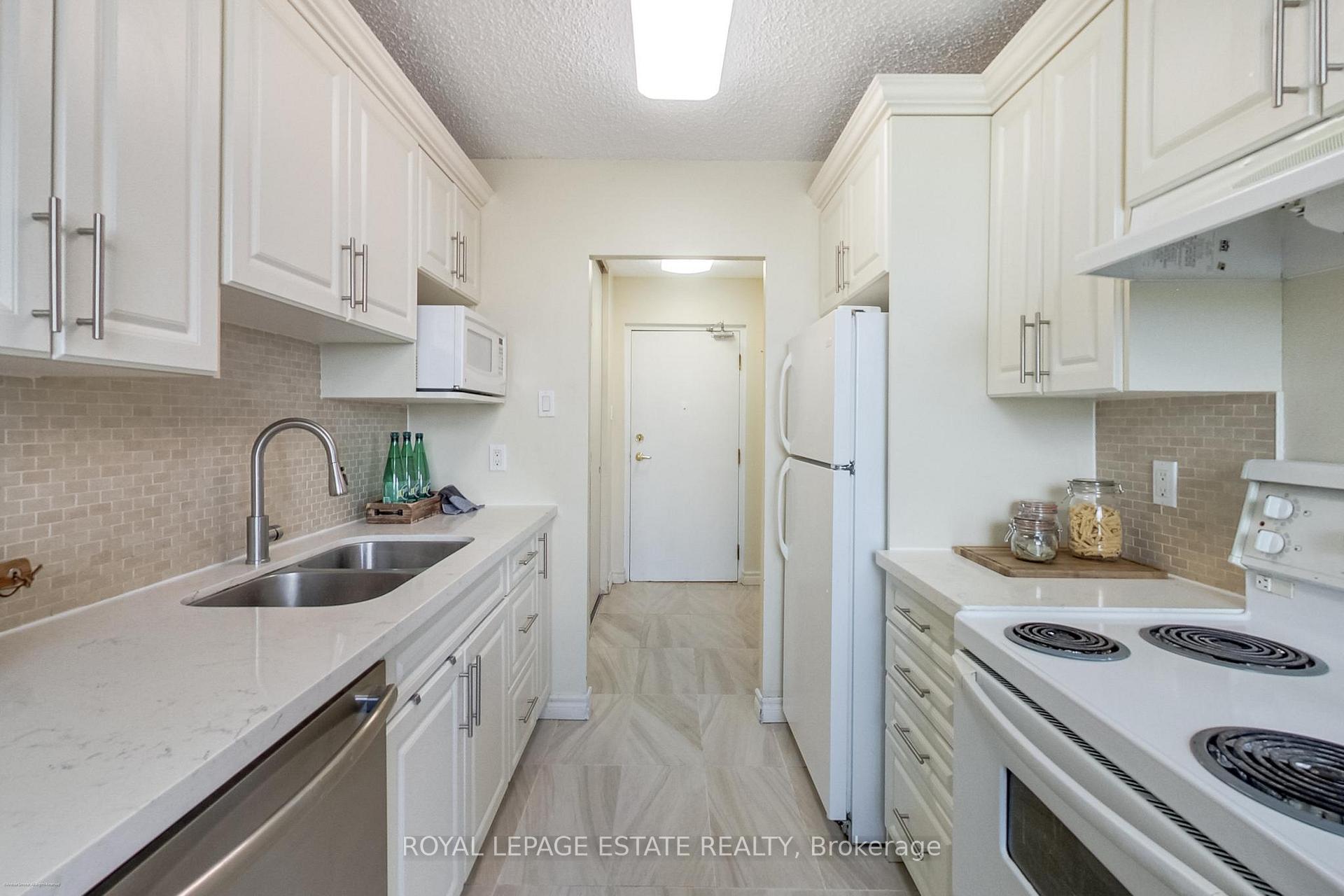 2 Bedrooms Condo at 1071 woodbine, Toronto For sale