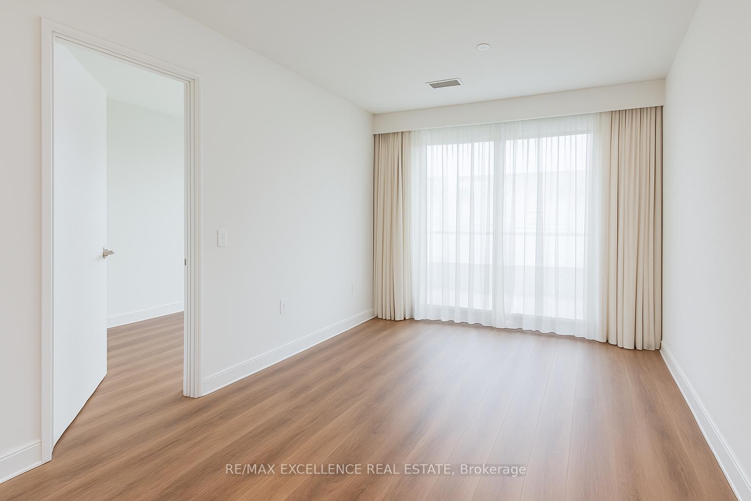 2 Bedrooms Condo at 86 Dundas, Mississauga For sale
