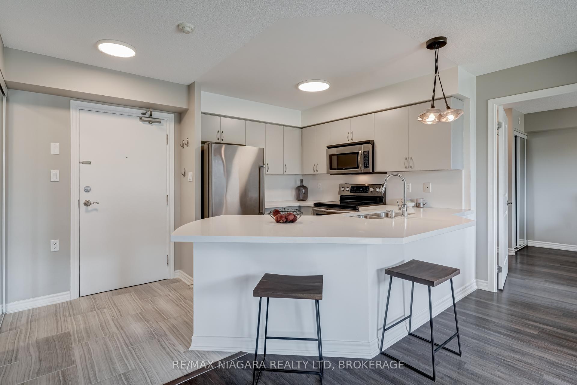 2 Bedrooms Condo at 872 Sheppard, Toronto For sale