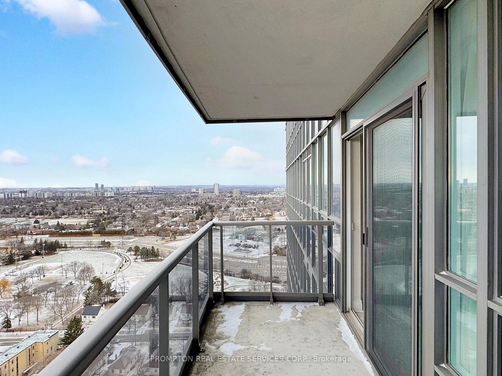 2 Bedrooms Condo at 15 Greenview, Toronto For sale