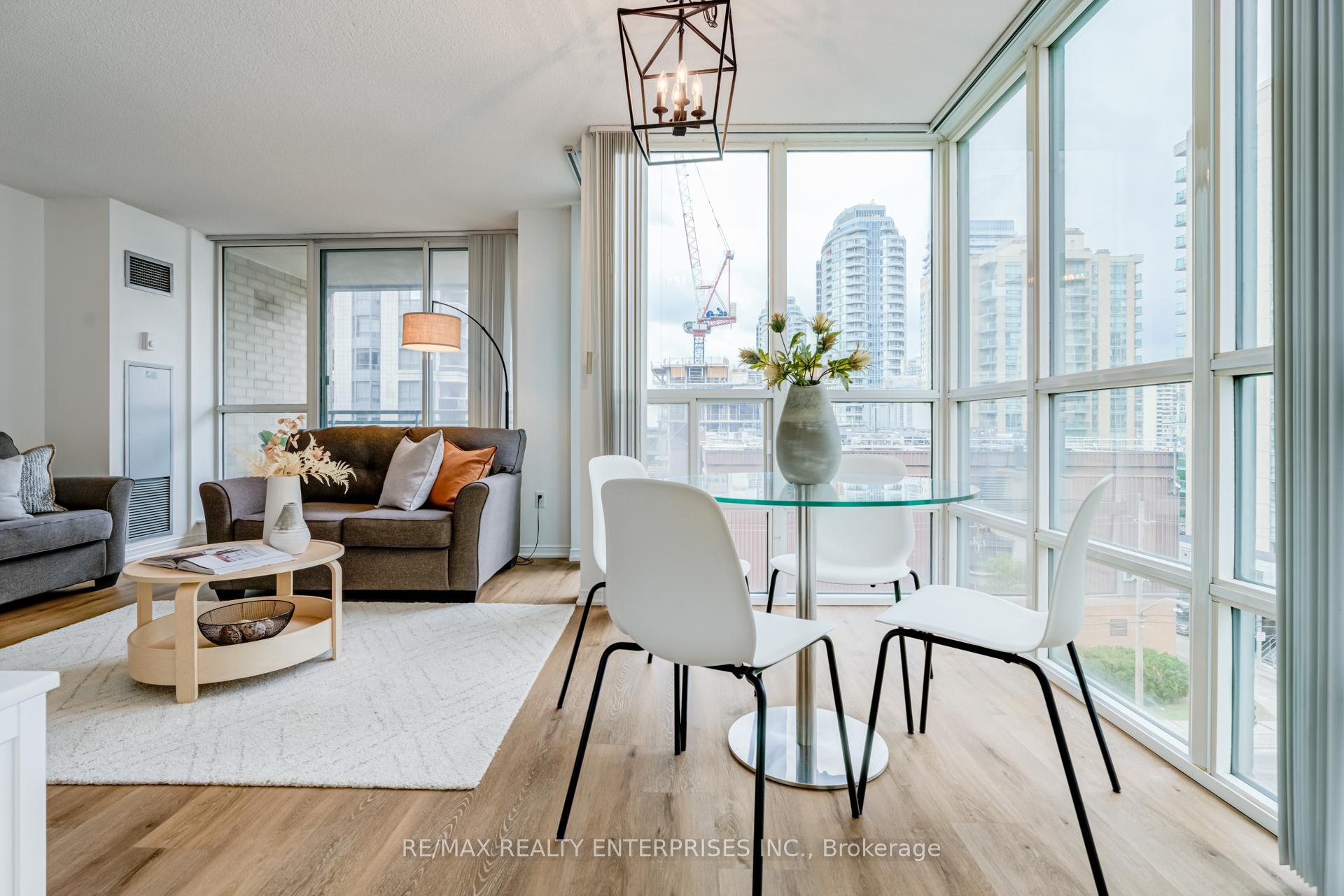 2 Bedrooms Condo at 29 Pemberton, Toronto For sale