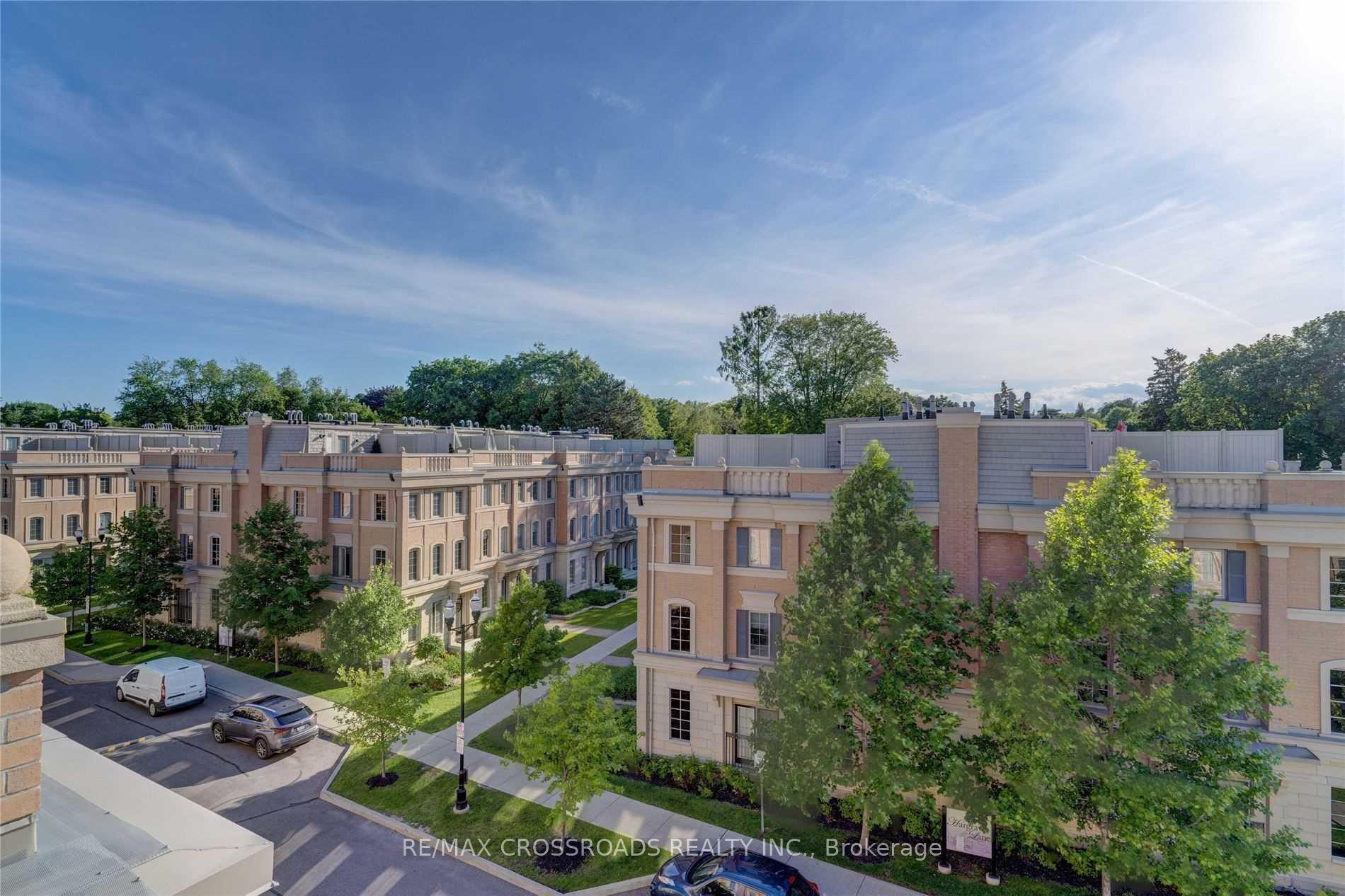 4 Bedrooms Condo at 20 Hargrave, Toronto For sale