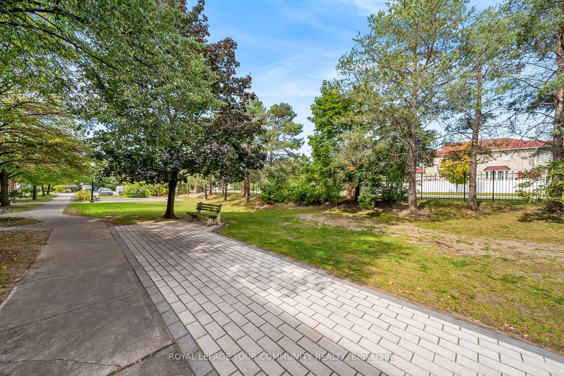 3 Bedrooms Condo at 151 Townsgate,  Vaughan For sale