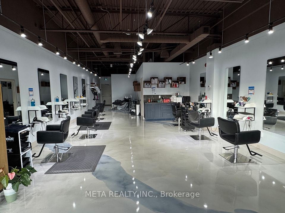 390 Steeles
