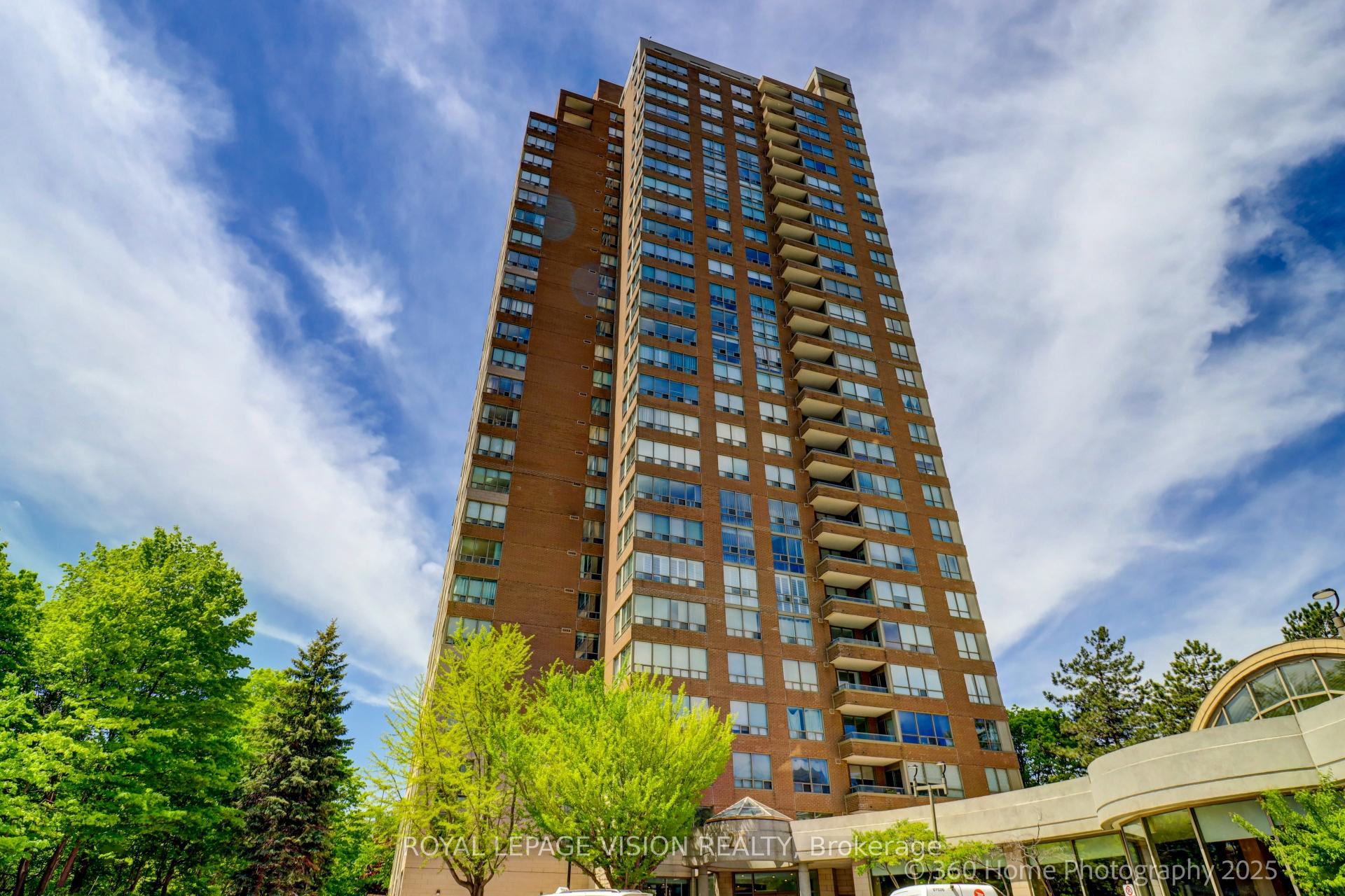 2 Bedrooms Condo at 215 Wynford, Toronto For sale