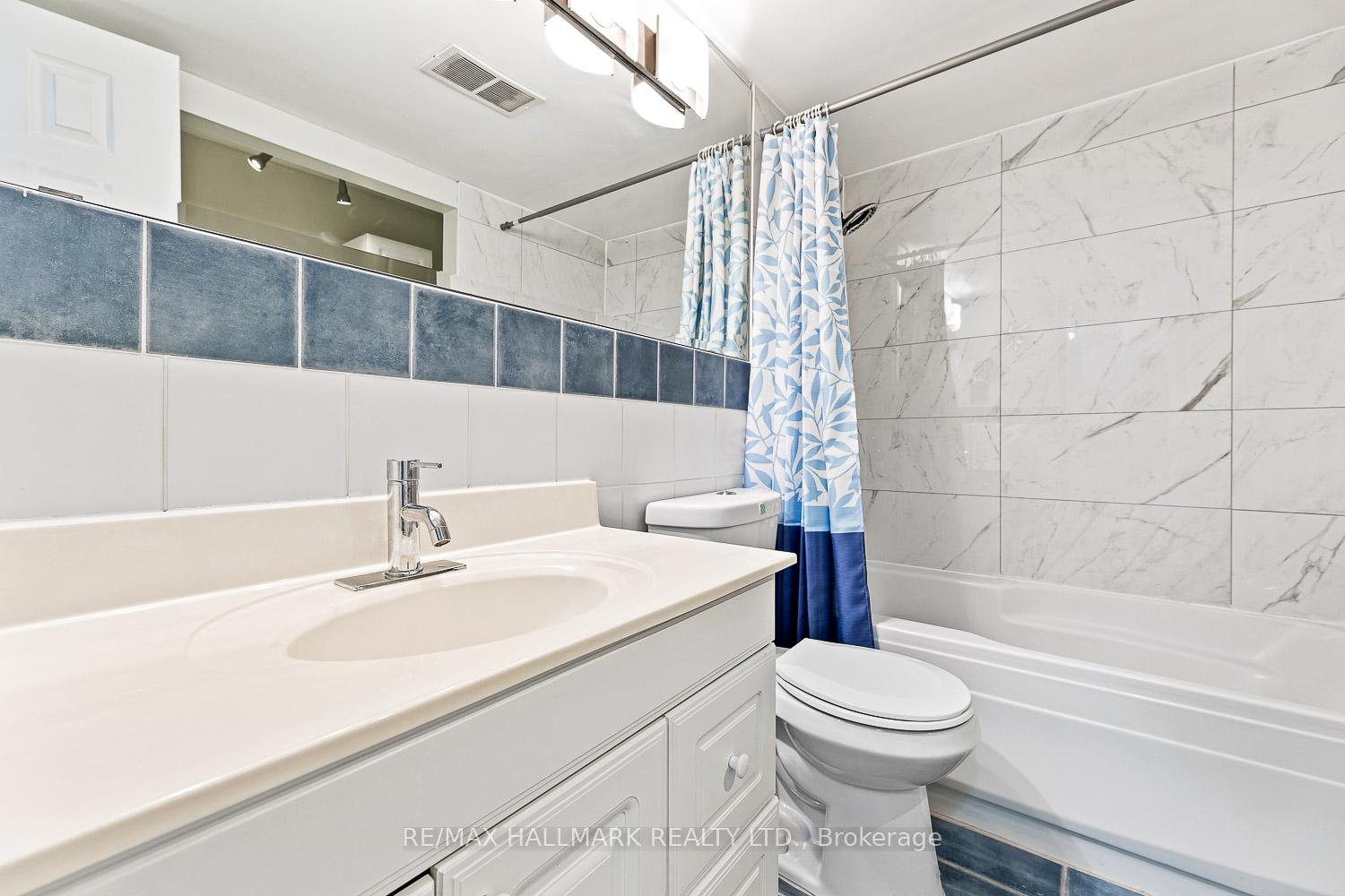 2 Bedrooms Condo at 5 Frith,  Toronto For sale