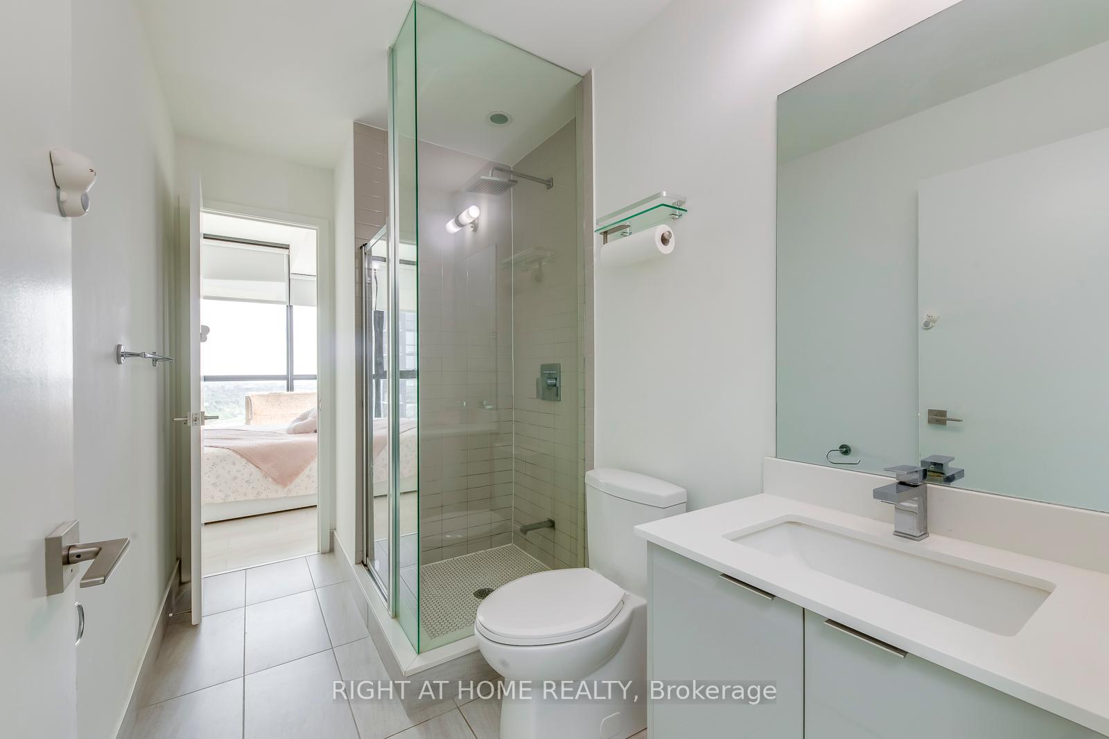 2 Bedrooms Condo at 2916 Highway 7, Vaughan For sale