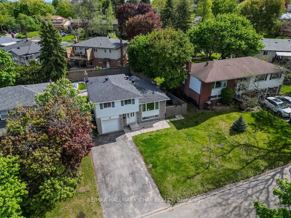 72 Jane Crescent, Barrie, ON L4N 3T8