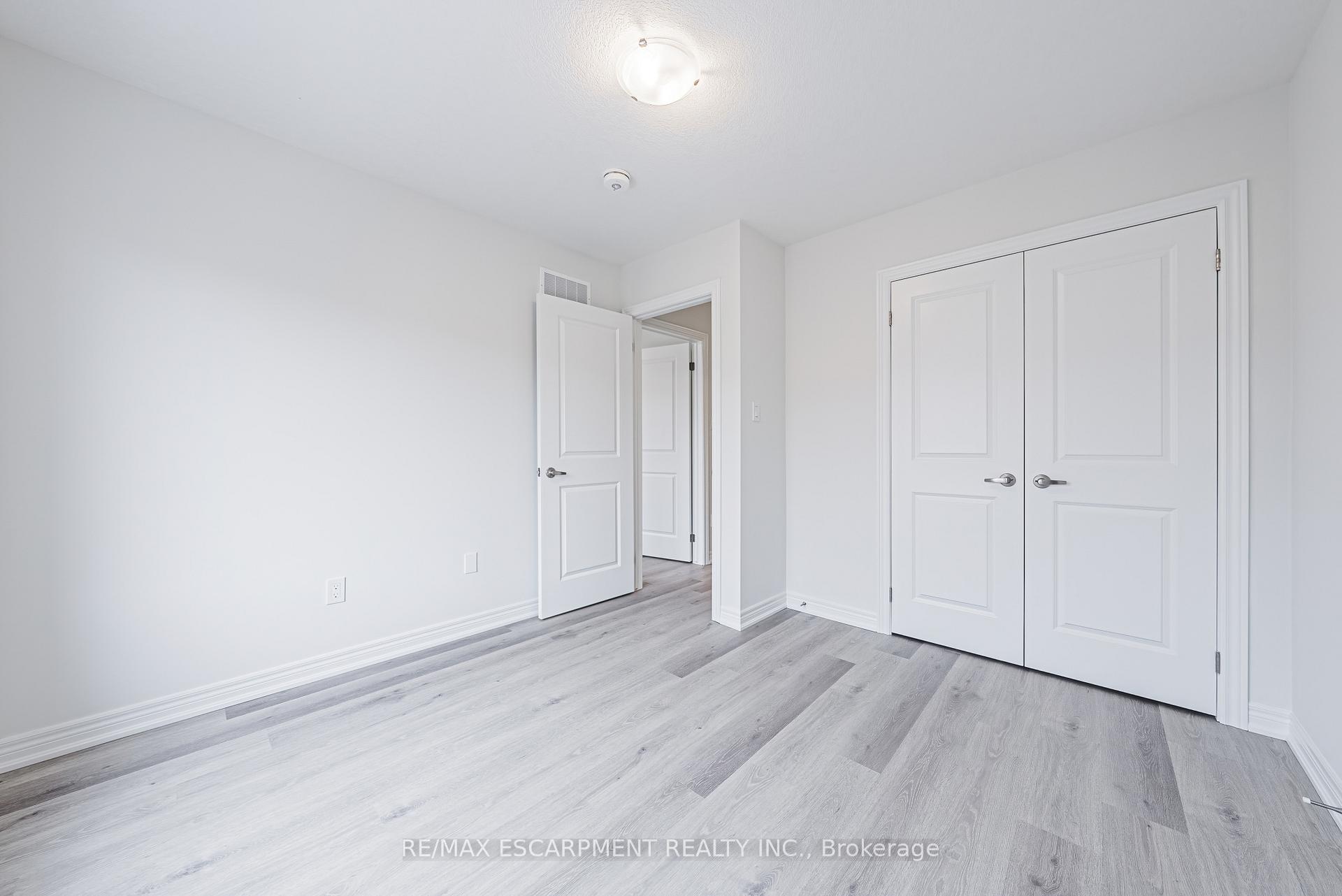 3 Bedrooms Condo at 55 Dryden,  Hamilton For sale