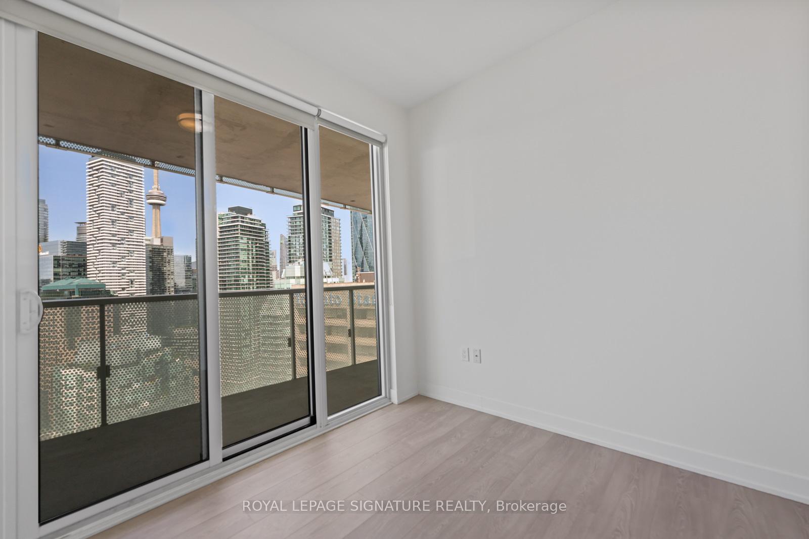 3 Bedrooms Condo at 15 Queens, Toronto For sale