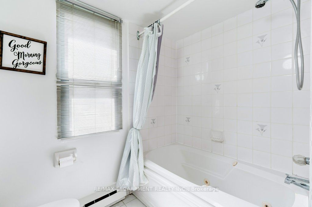 175 Hunter Street E, #207