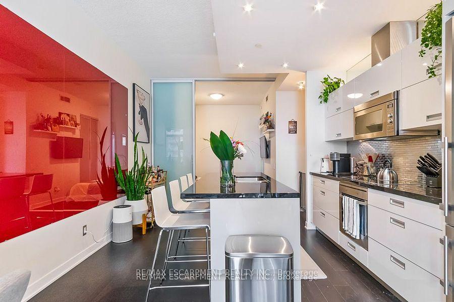 2 Bedrooms Condo at 88 Park Lawn, Toronto For sale