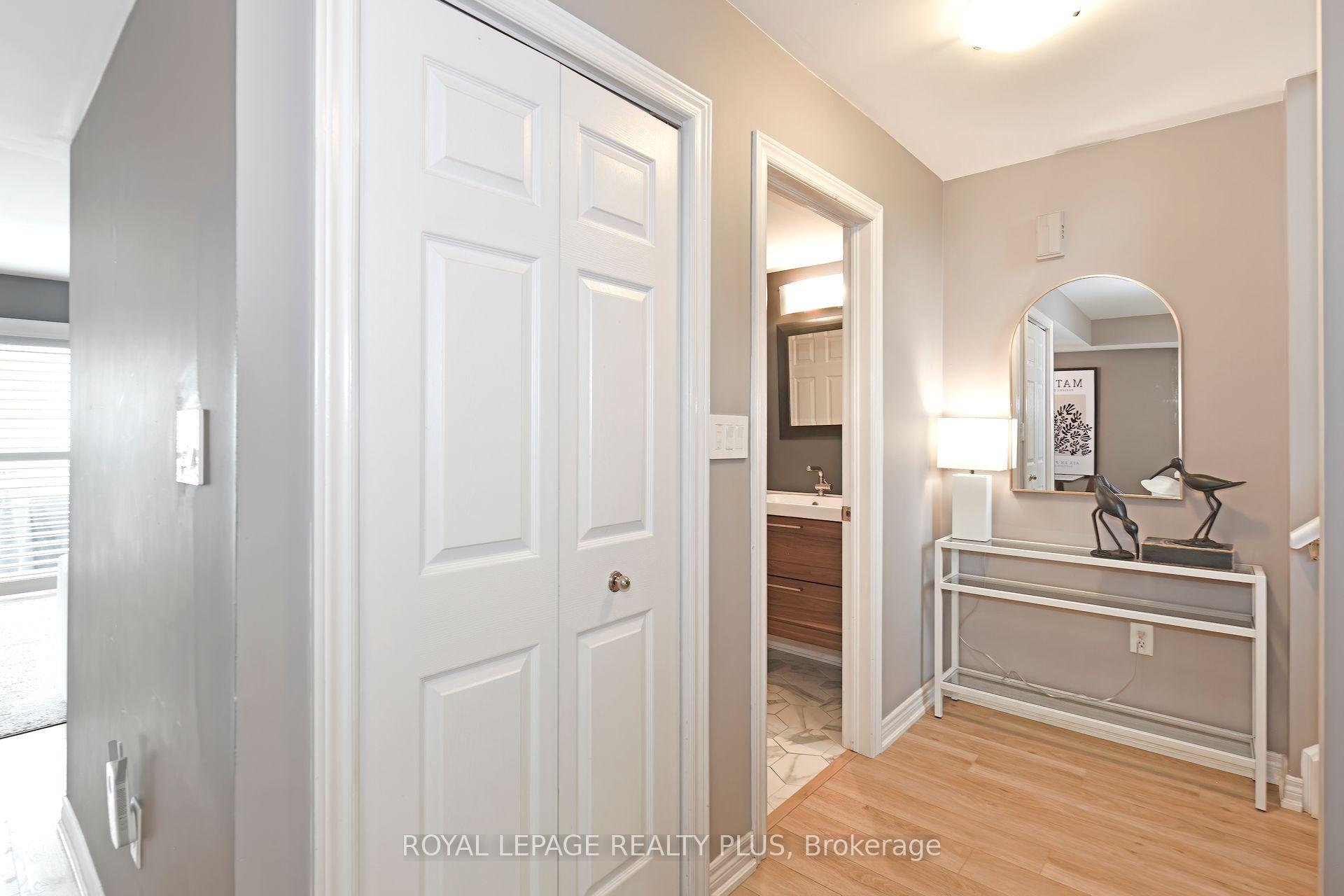 3 Bedrooms Condo at 4045 Upper Middle, Burlington For sale