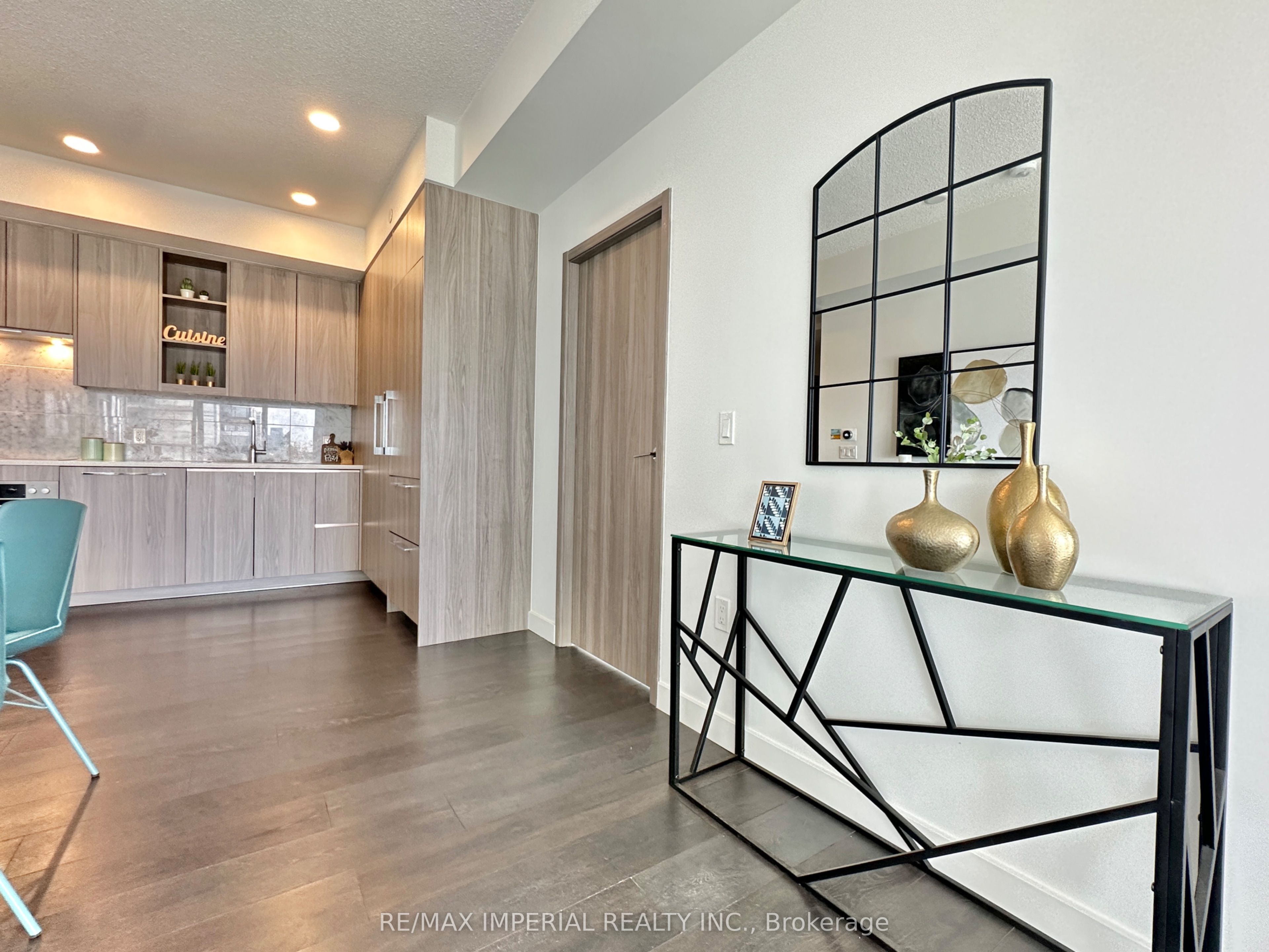 85 McMahon Drive, #1806