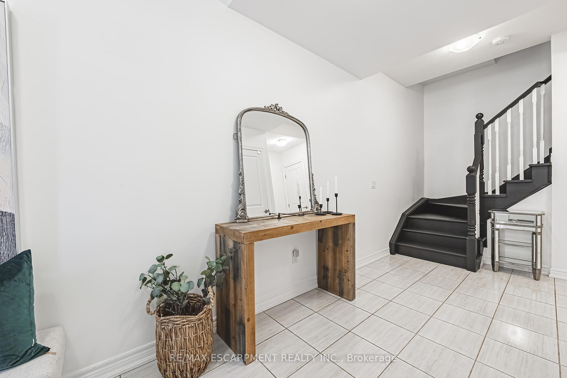 2 Bedrooms Condo at 18 Ridgeside,  Hamilton For sale