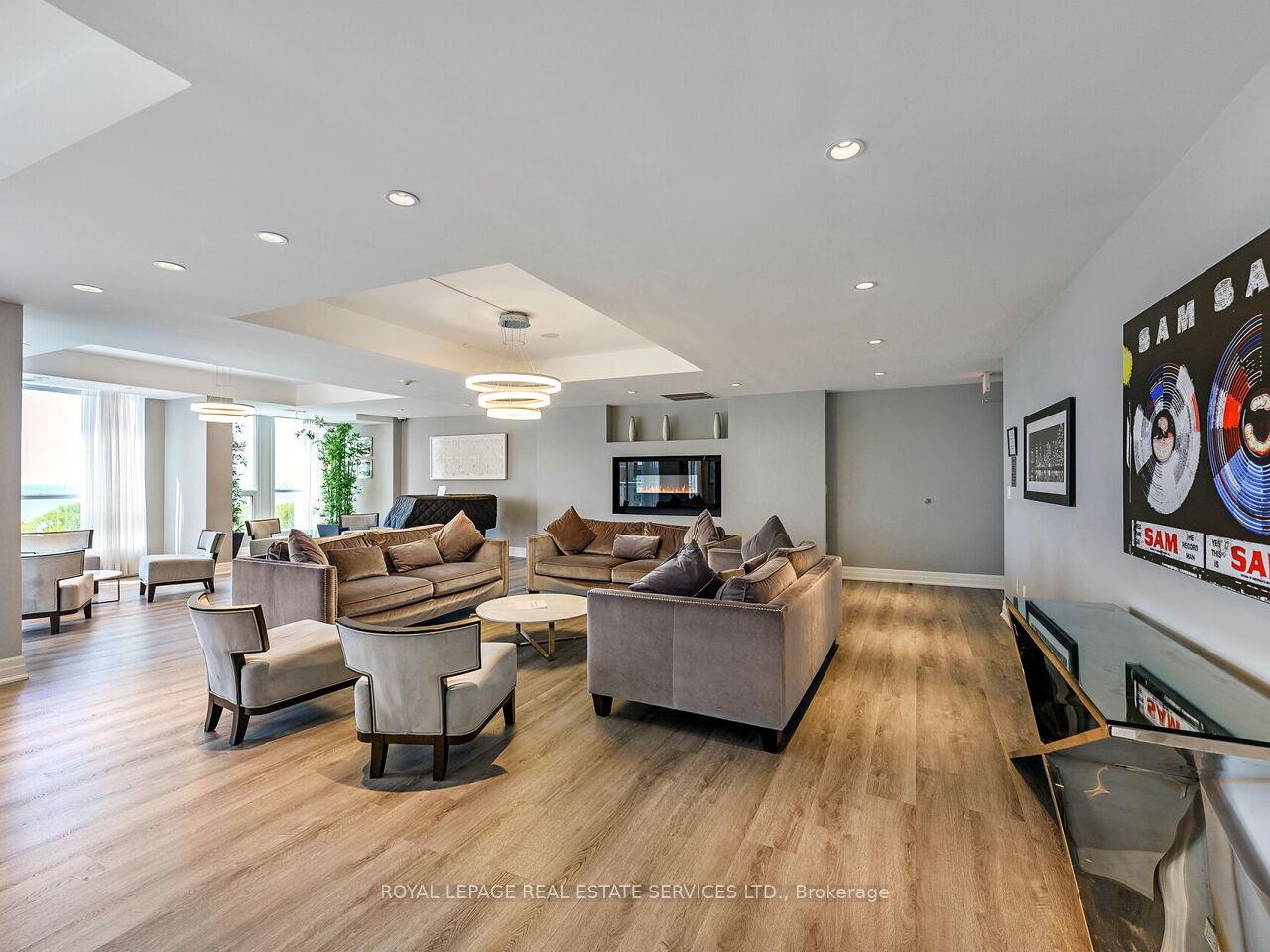 2 Bedrooms Condo at 628 Fleet, Toronto For sale