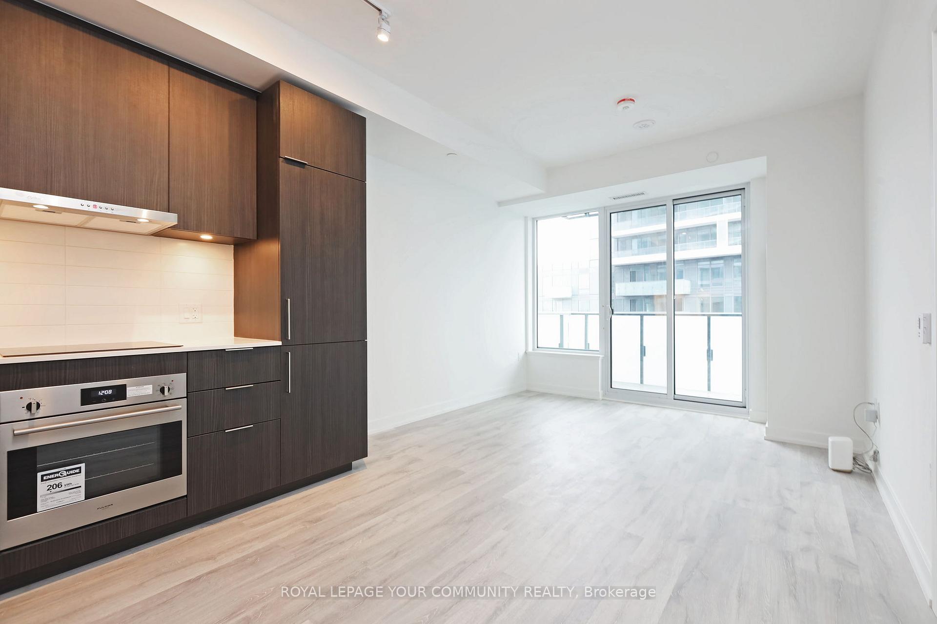 2 Bedrooms Condo at 8 Olympic Garden, Toronto For sale