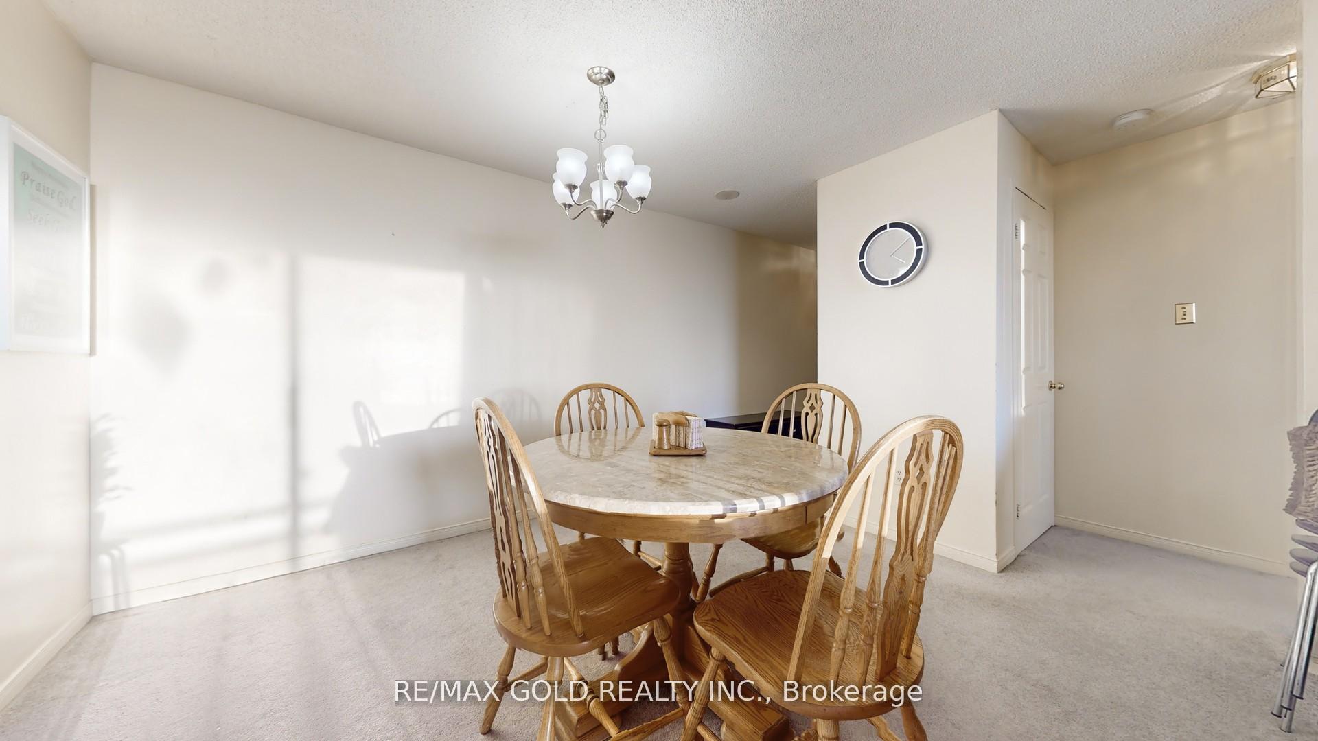 2 Bedrooms Condo at 99 Blackwell, Toronto For sale