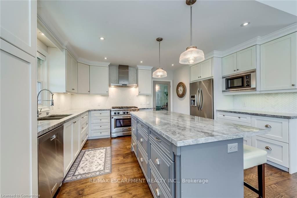 4306 Lakeshore Road